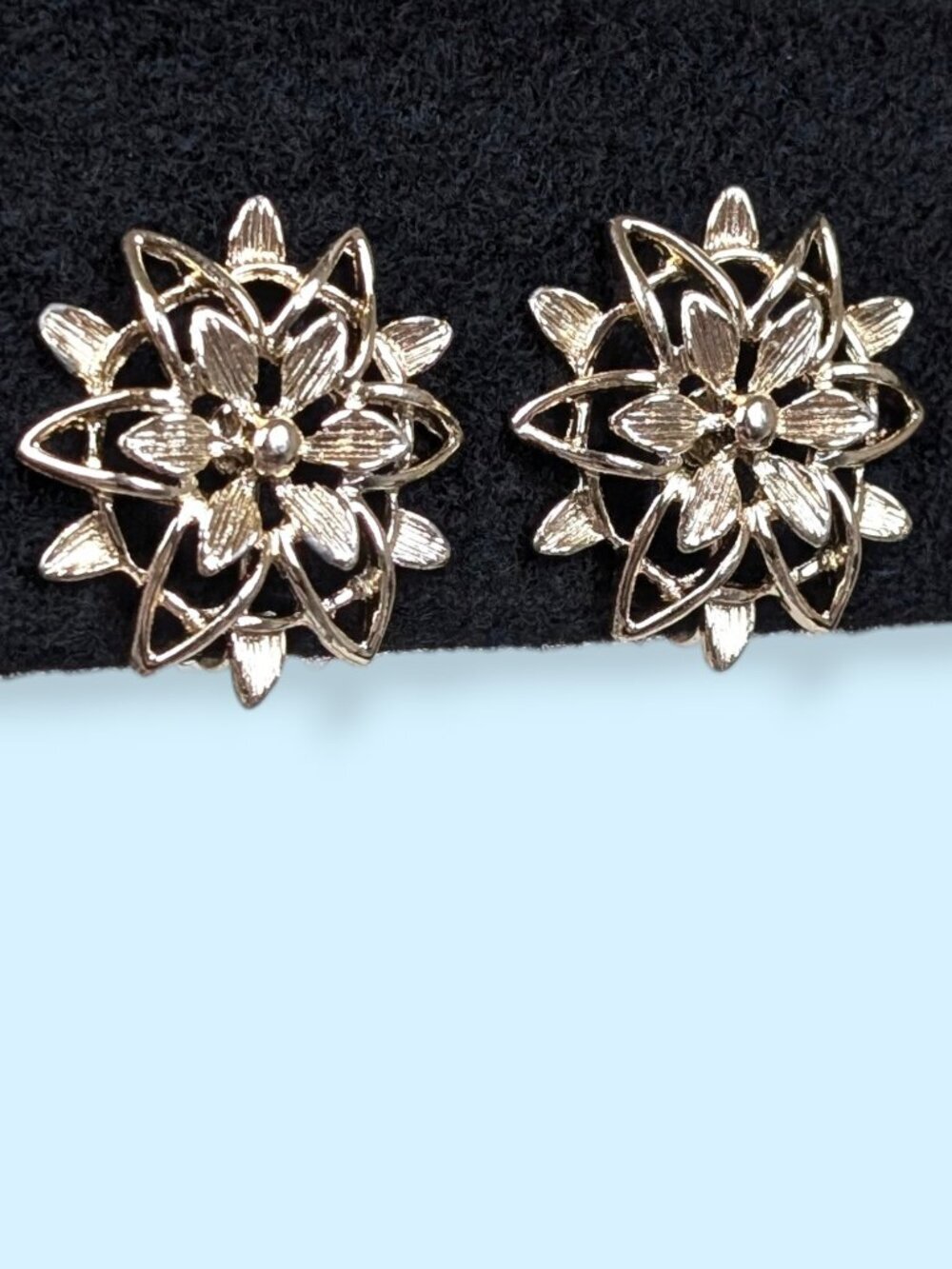 🍁Vintage Sarah Cov Floral Cut Out Earrings